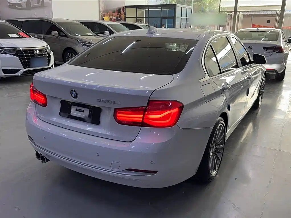 BMW 3 Series 2019 — фото 3