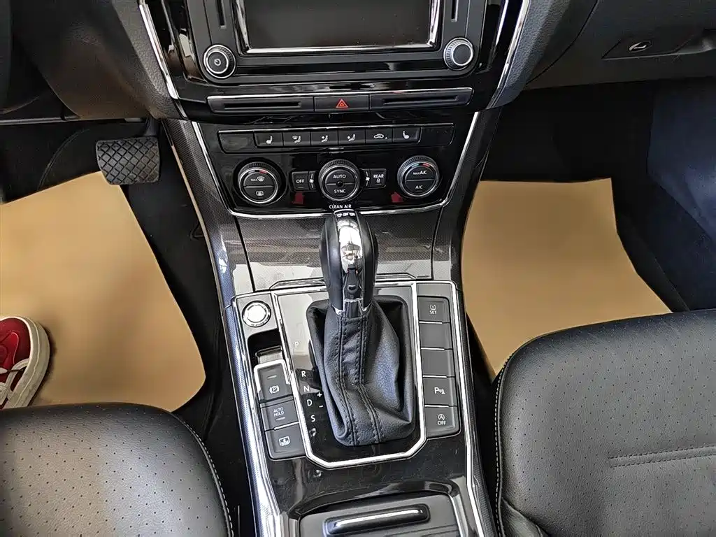 Volkswagen Passat 2017 — фото 14