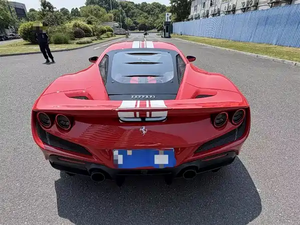Ferrari F8 2022