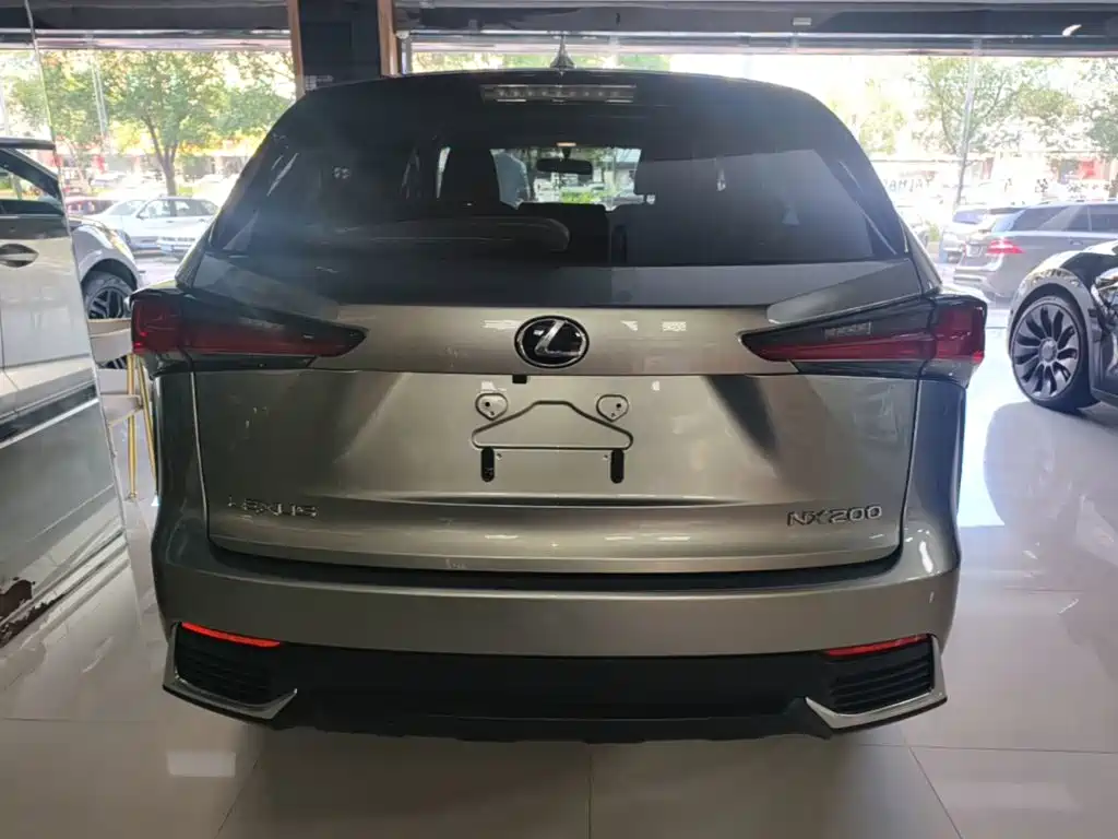 Lexus NX 2018 — фото 6
