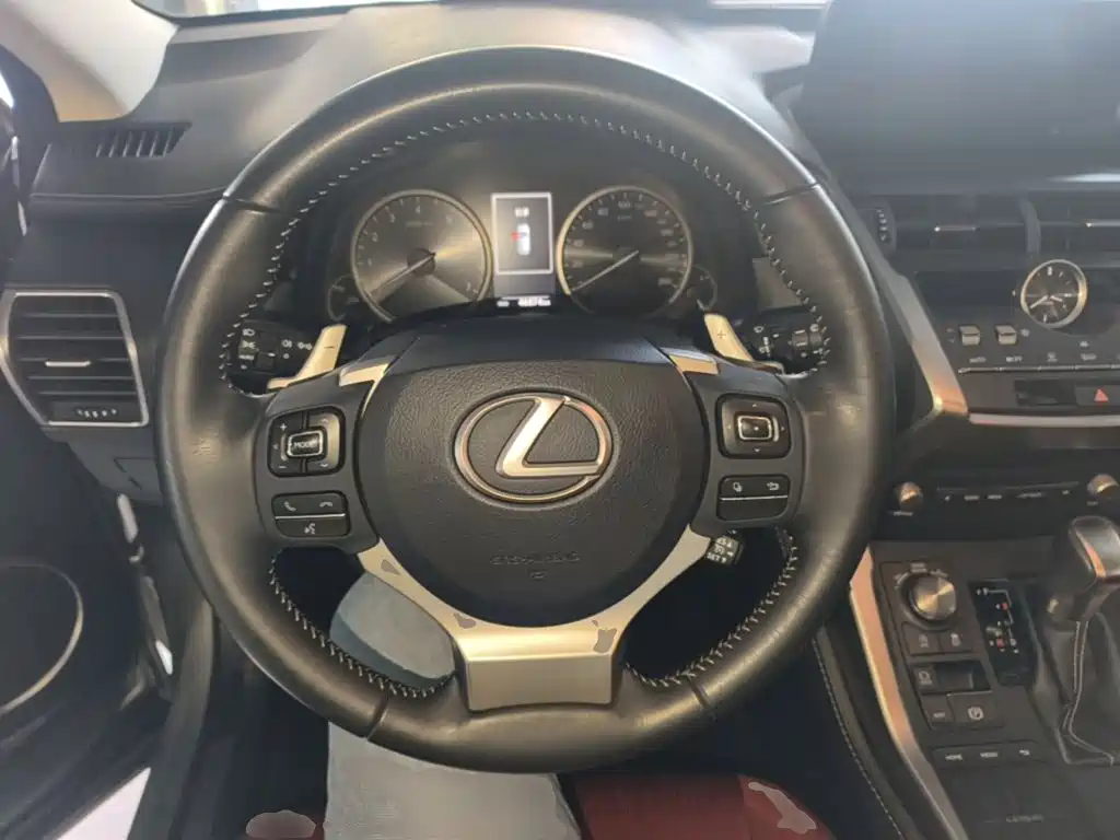 Lexus NX 2018 — фото 11