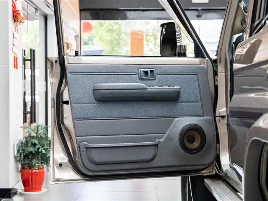 Toyota Land Cruiser 2020 — фото 12