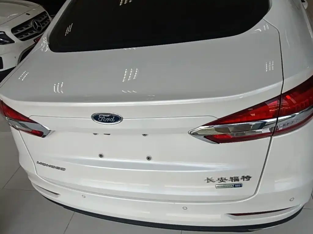 Ford Mondeo 2022 — фото 6
