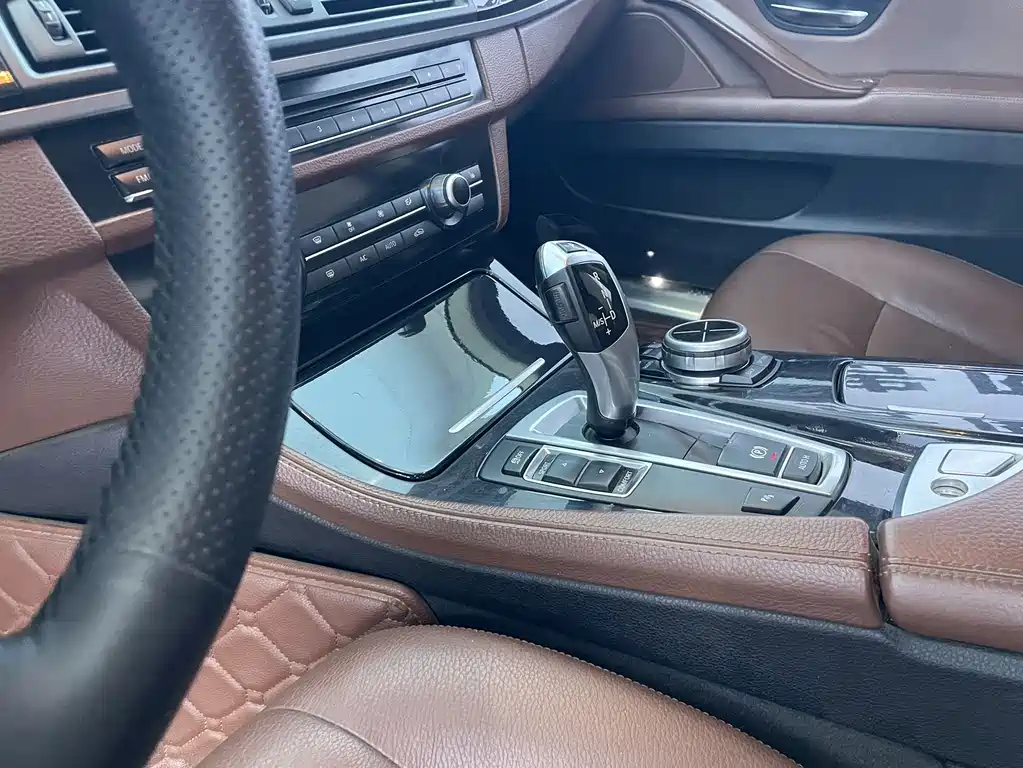 BMW 5 Series 2016 — фото 10