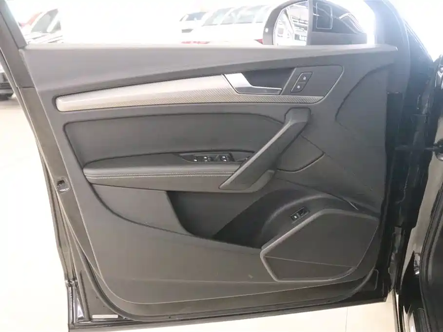 Audi Q5L 2021 — фото 12