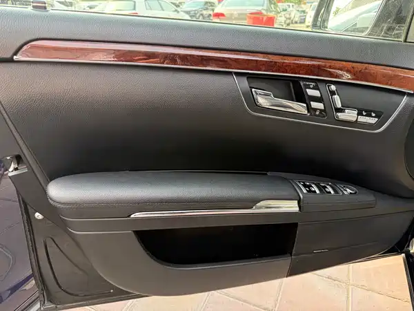 Mercedes-Benz S-Class 2010