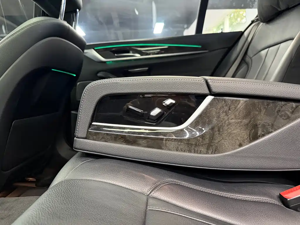 BMW 5 Series 2017 — фото 21