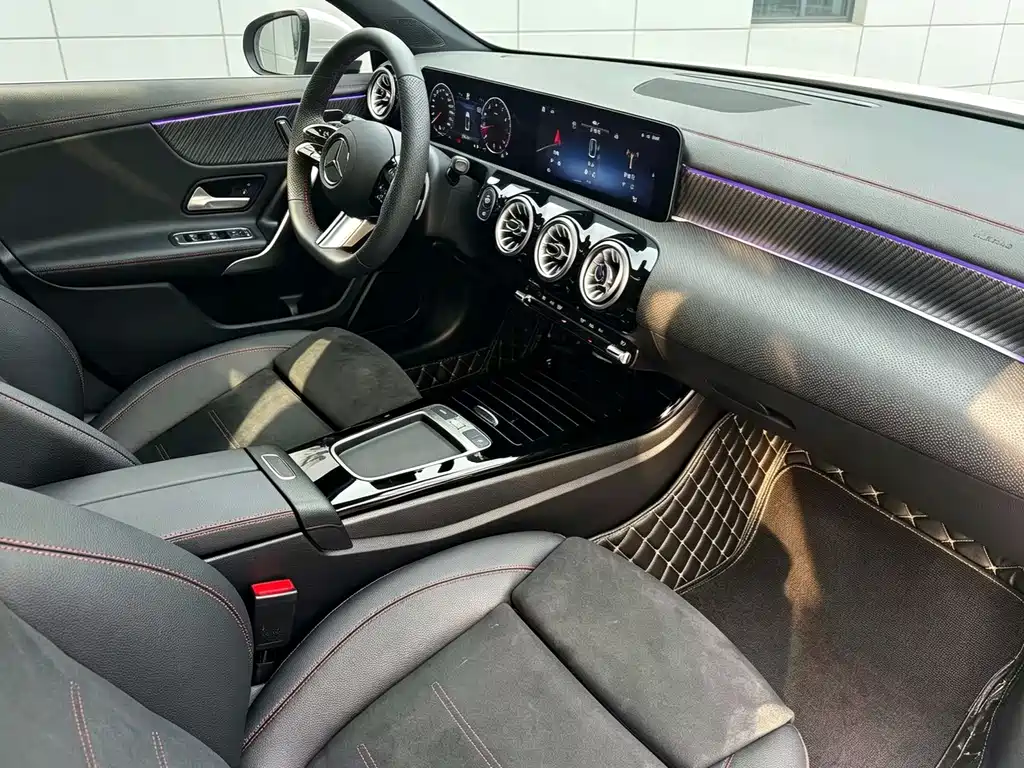 Mercedes-Benz A-Class 2025 — фото 11
