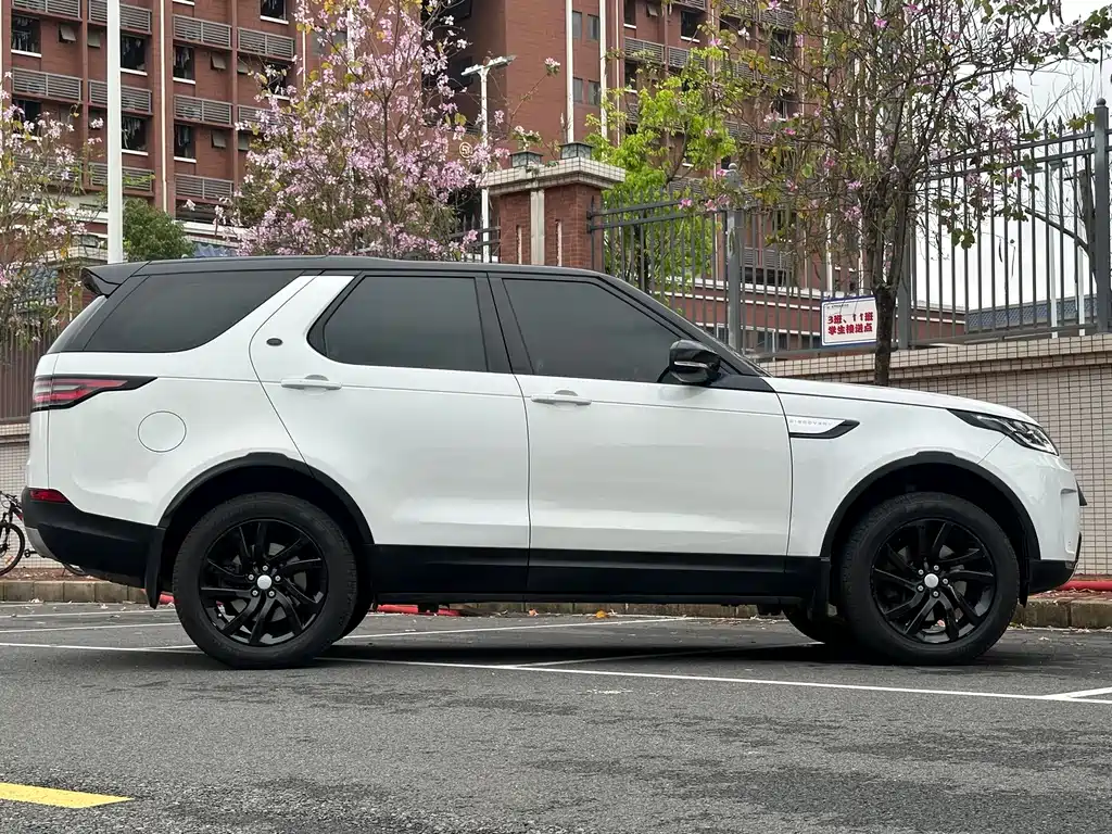 Land Rover Discovery 2017 — фото 17