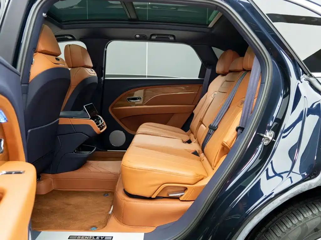 Bentley Bentayga 2025 — фото 12