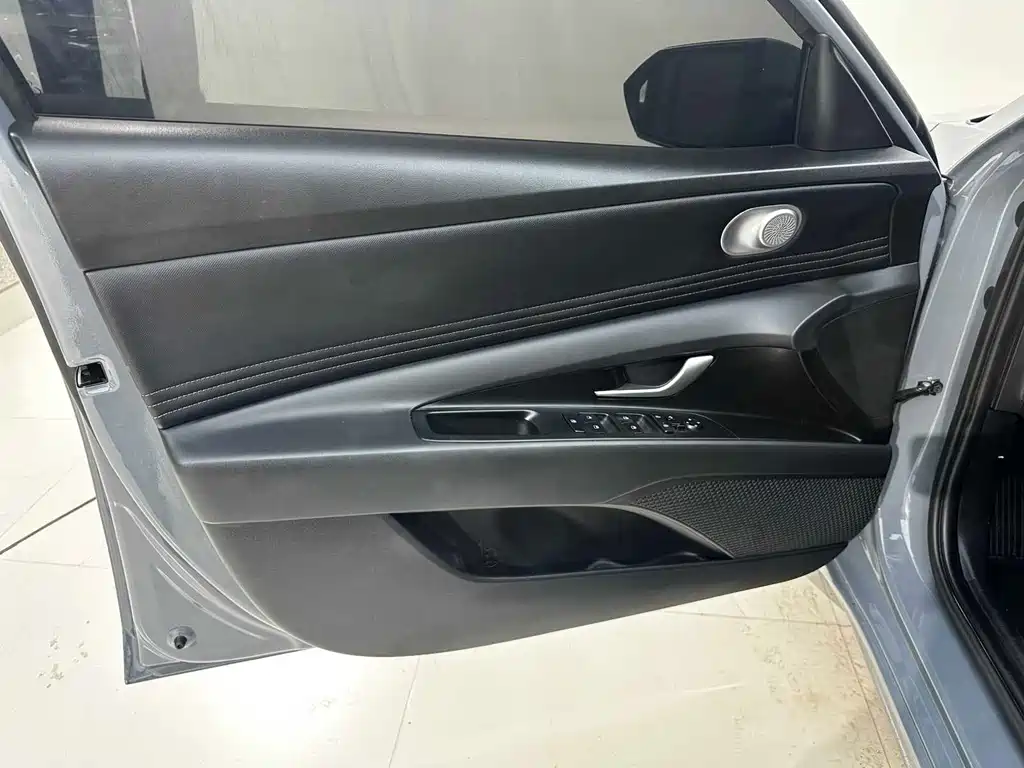 Hyundai Elantra 2023 — фото 11
