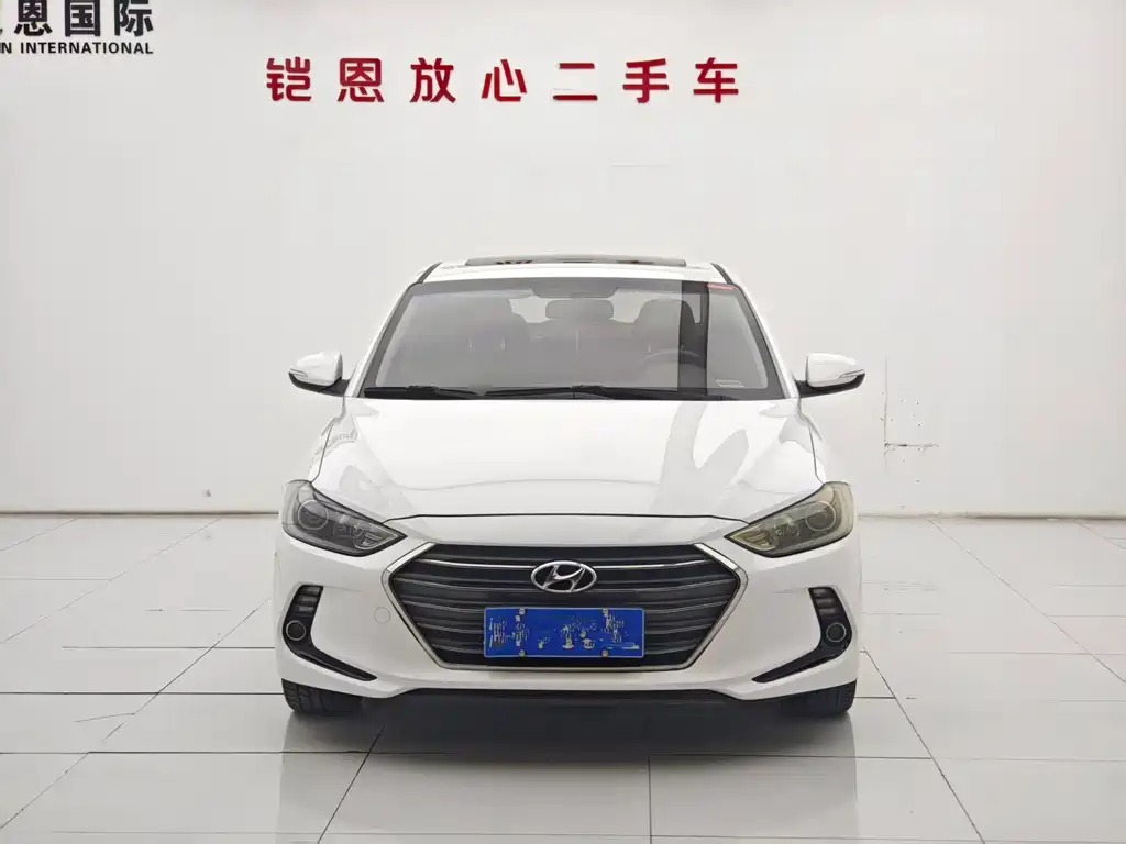 Hyundai Elantra 2018 — фото 2
