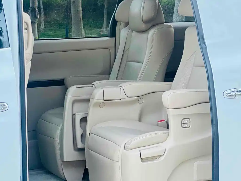 Toyota Alphard 2012 — фото 8