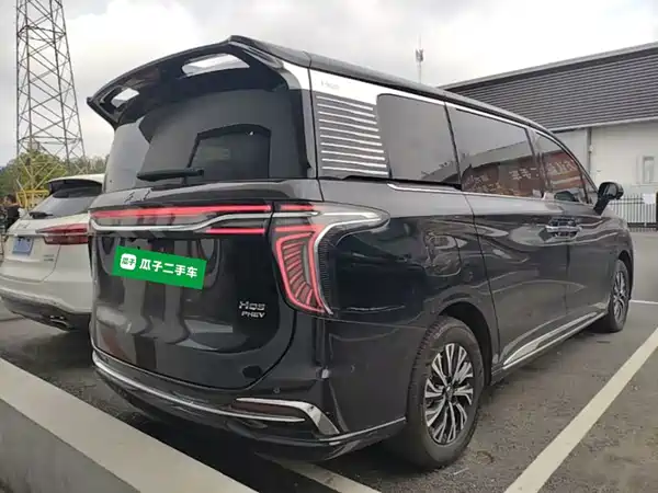 Hongqi HQ9 PHEV 2025