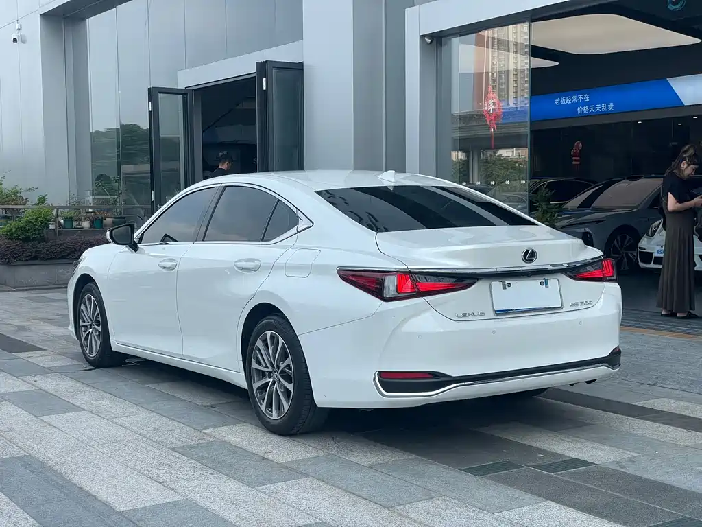 Lexus ES 2023 — фото 18