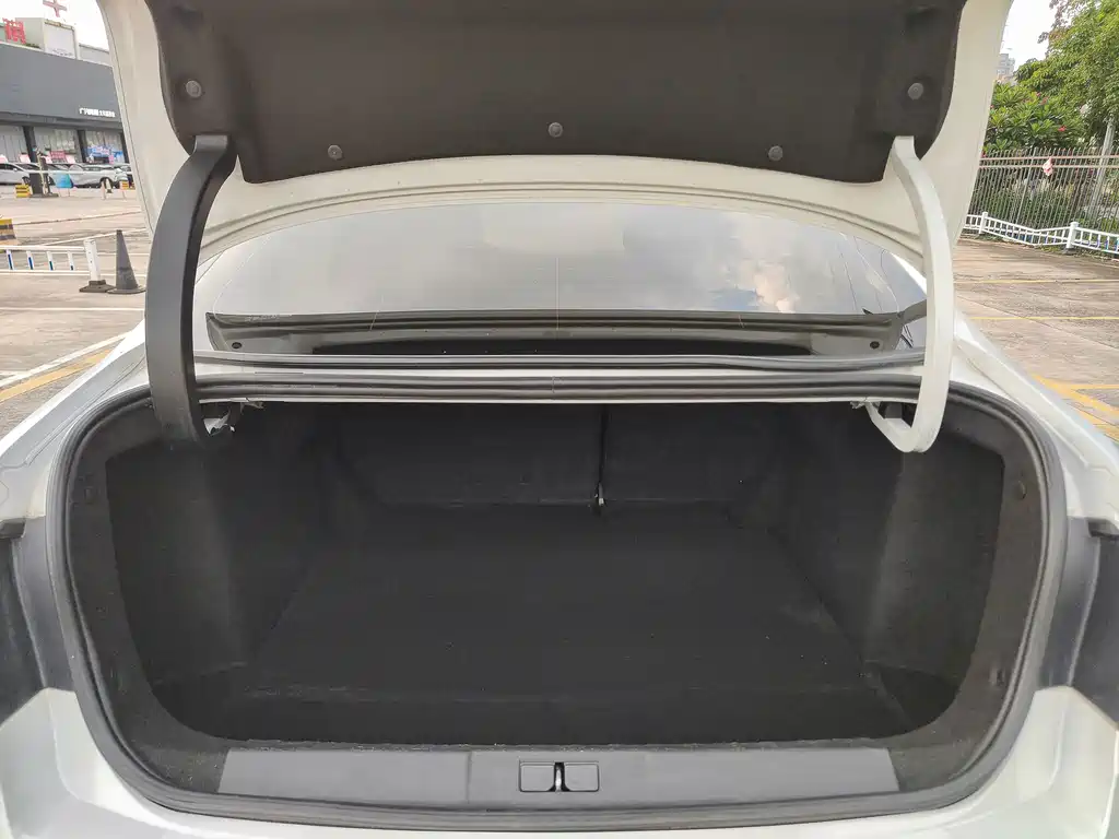 Peugeot 408 2015 — фото 15