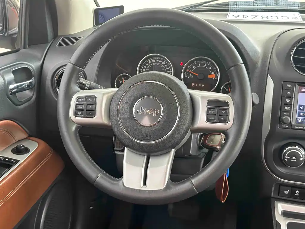 Jeep Compass 2015 — фото 10