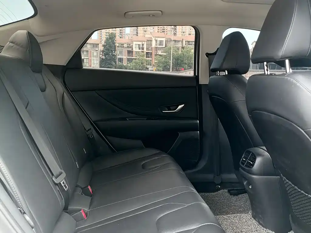 Hyundai Elantra 2022