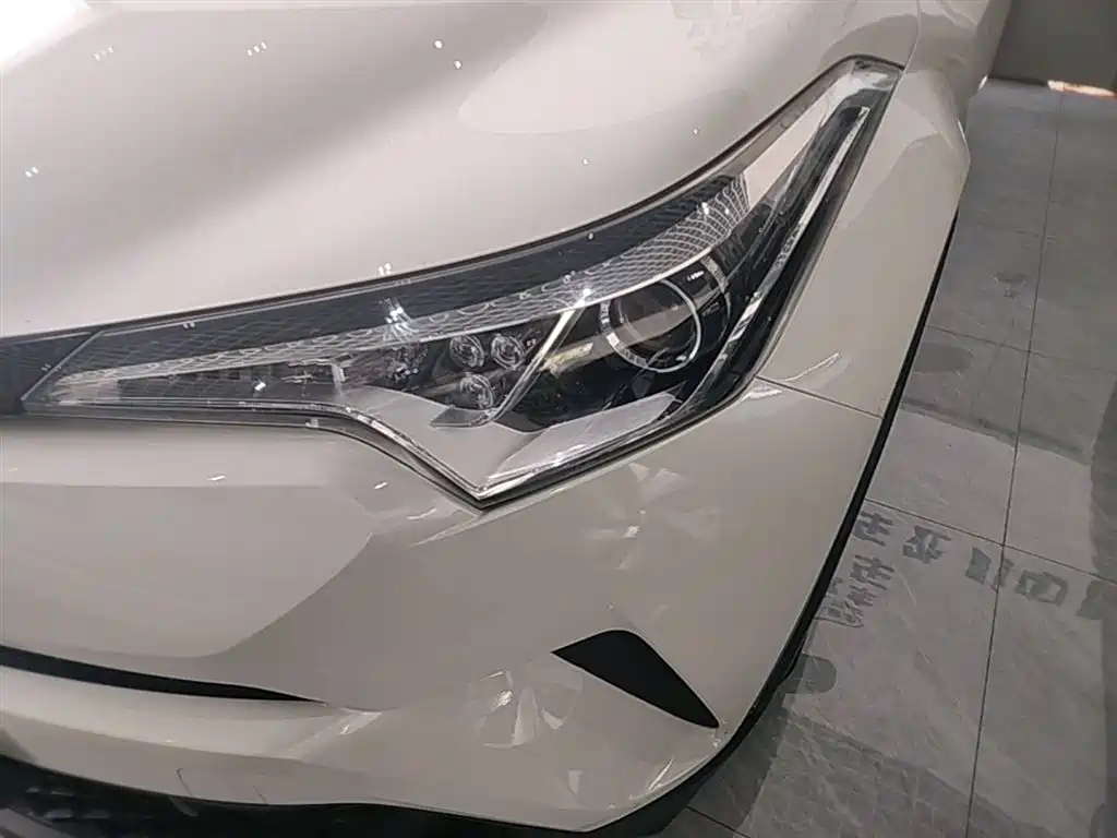 Toyota C-HR 2021 — фото 24