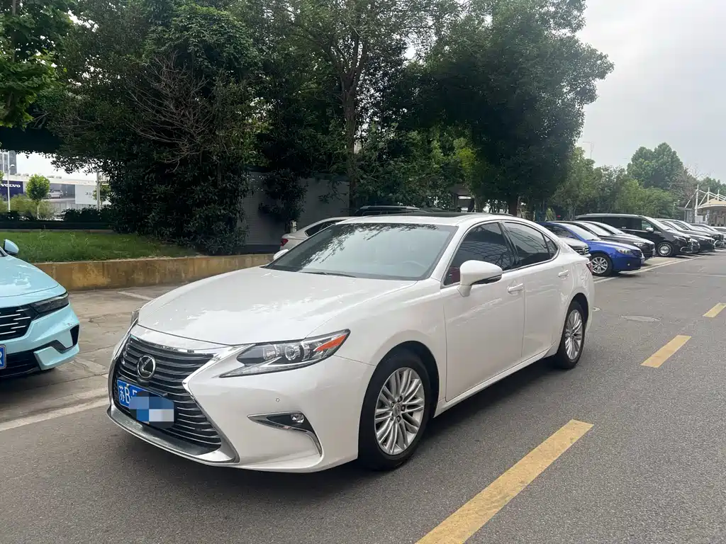 Lexus ES 2018