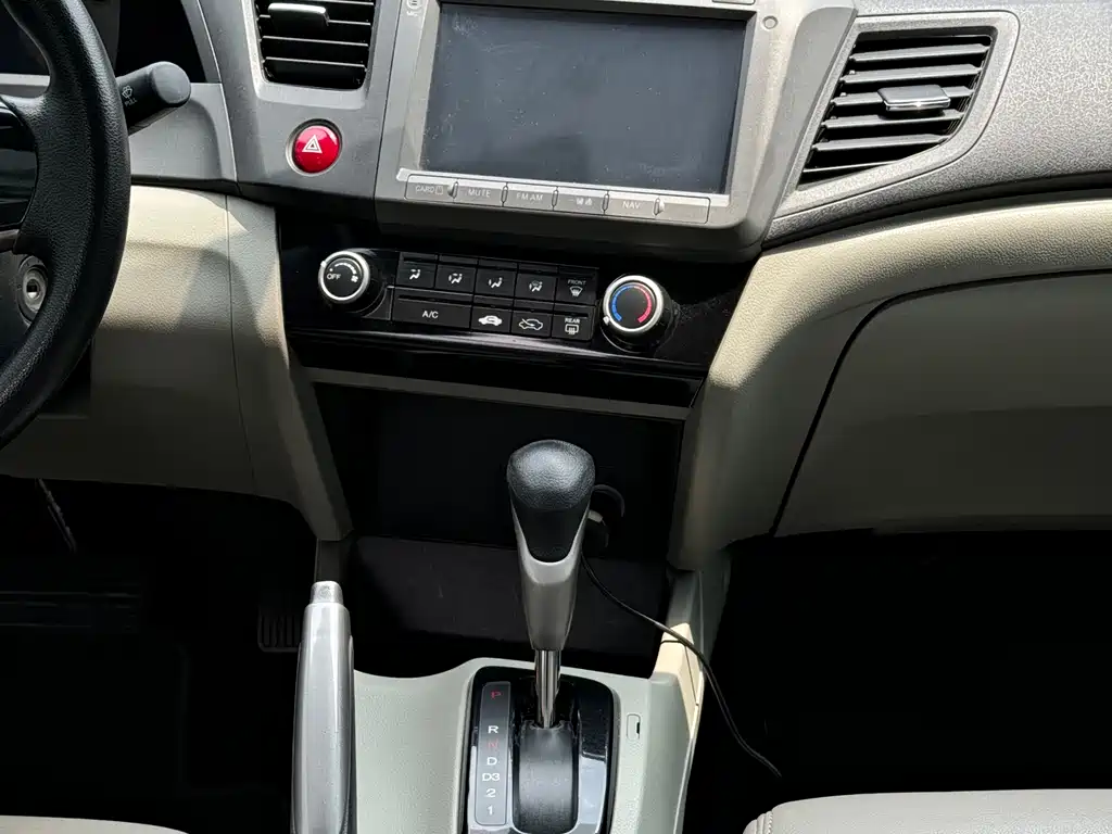 Honda Civic 2015 — фото 12