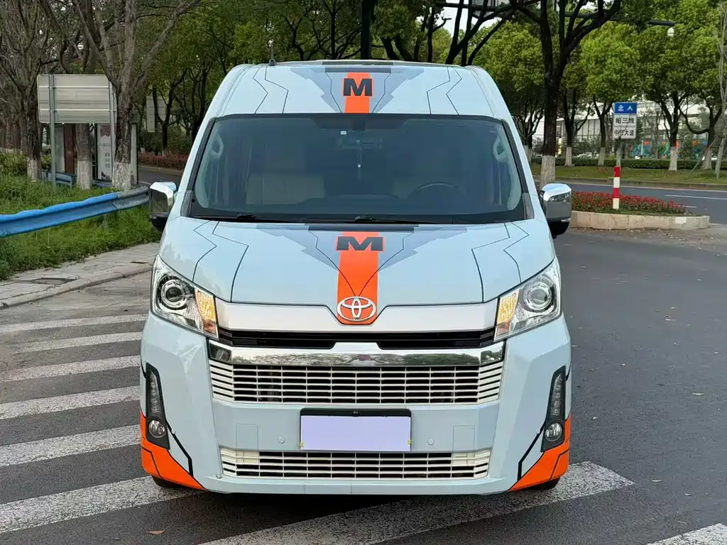 Toyota Hiace 2021 — фото 2