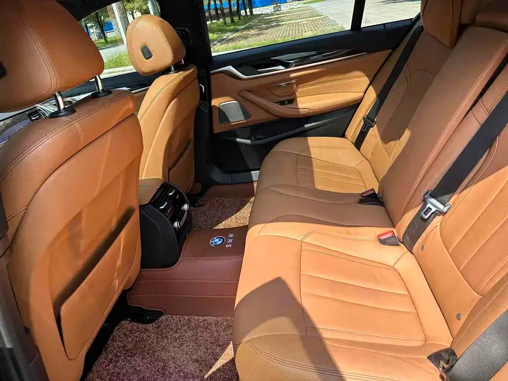 BMW 5 Series 2018 — фото 9