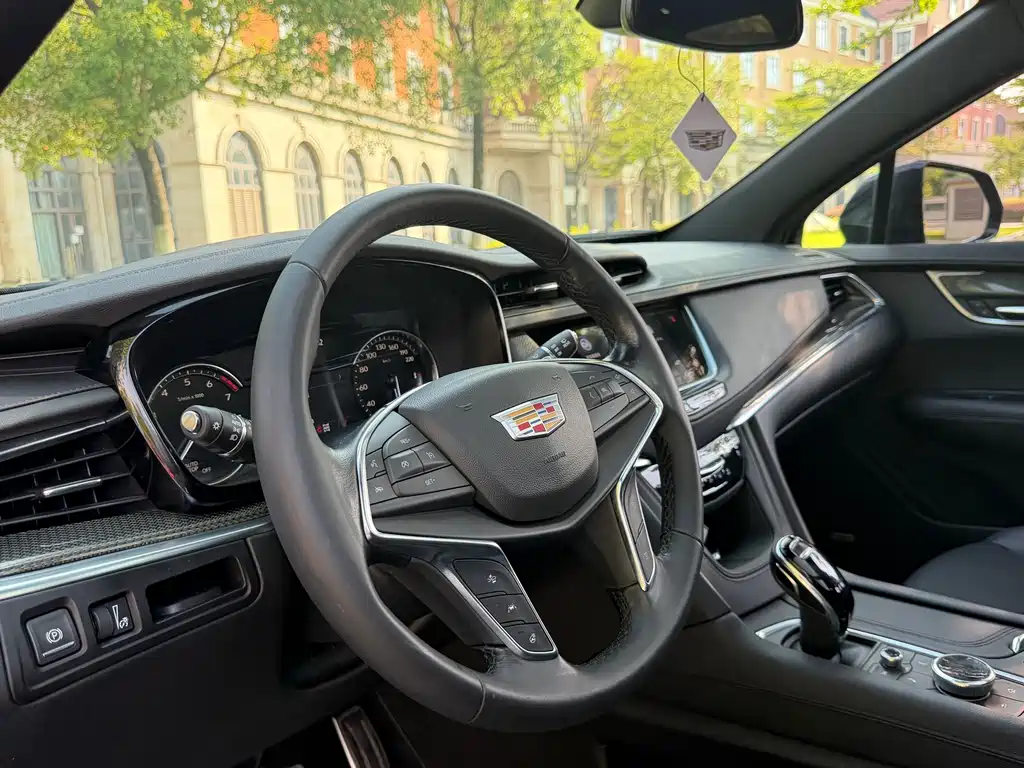 Cadillac XT5 2022 — фото 11