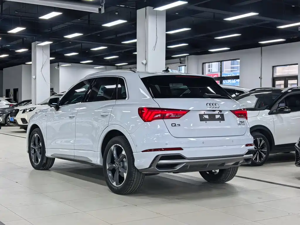 Audi Q3 2023 — фото 24