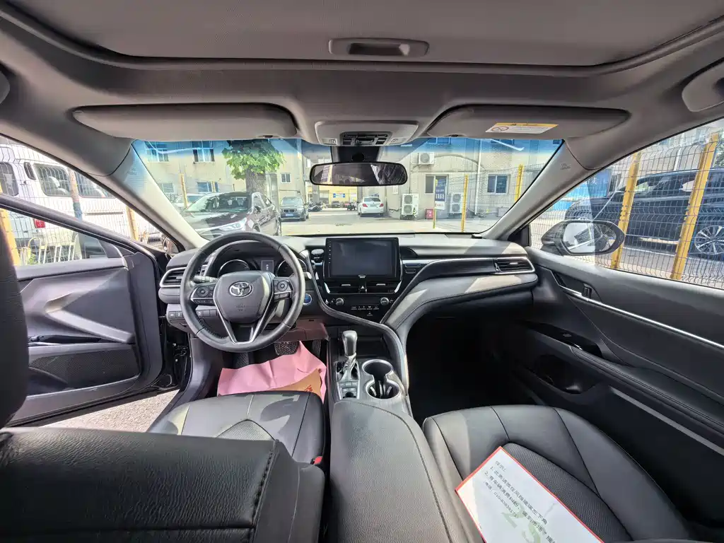 Toyota Camry 2021 — фото 10