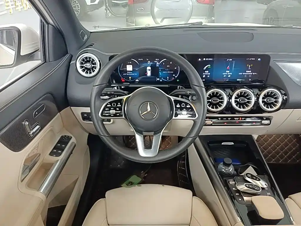 Mercedes-Benz GLA 2024 — фото 11