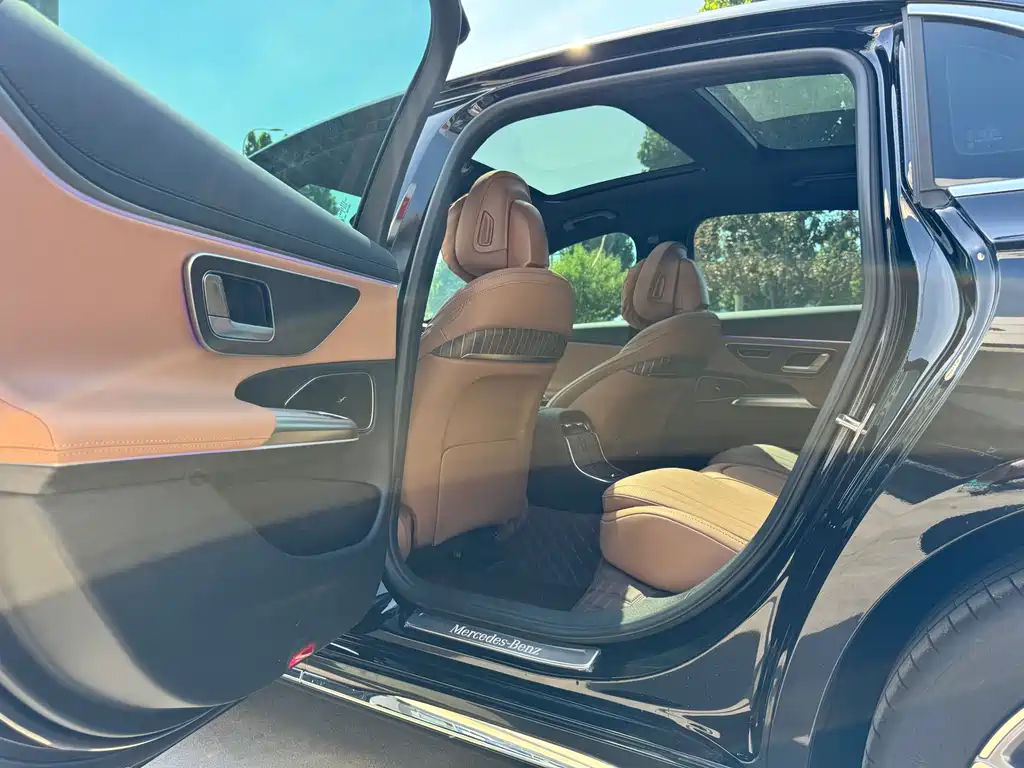 Mercedes-Benz E-Class 2025 — фото 10