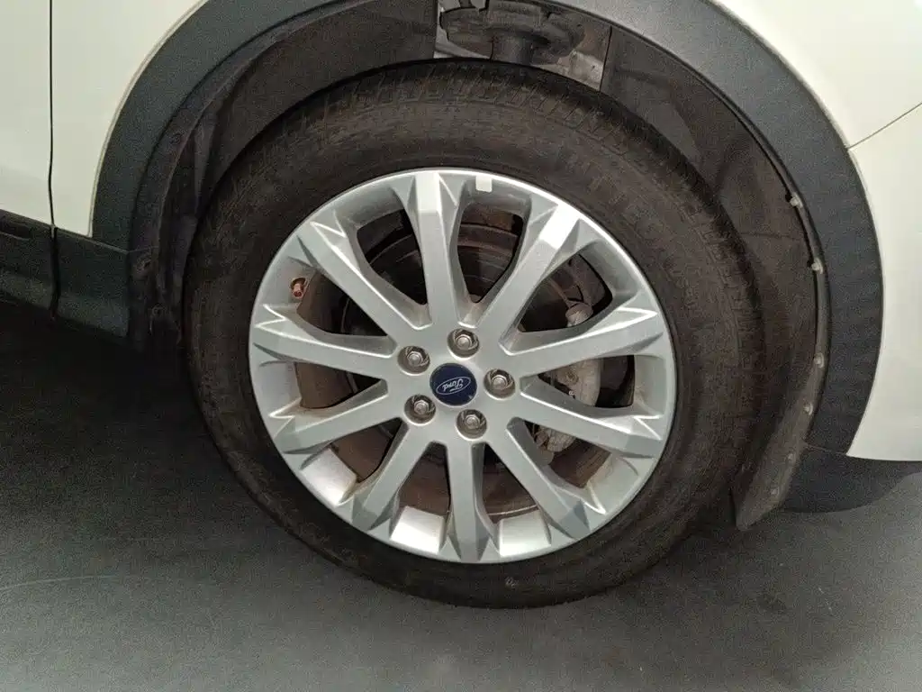 Ford Kuga 2015 — фото 24