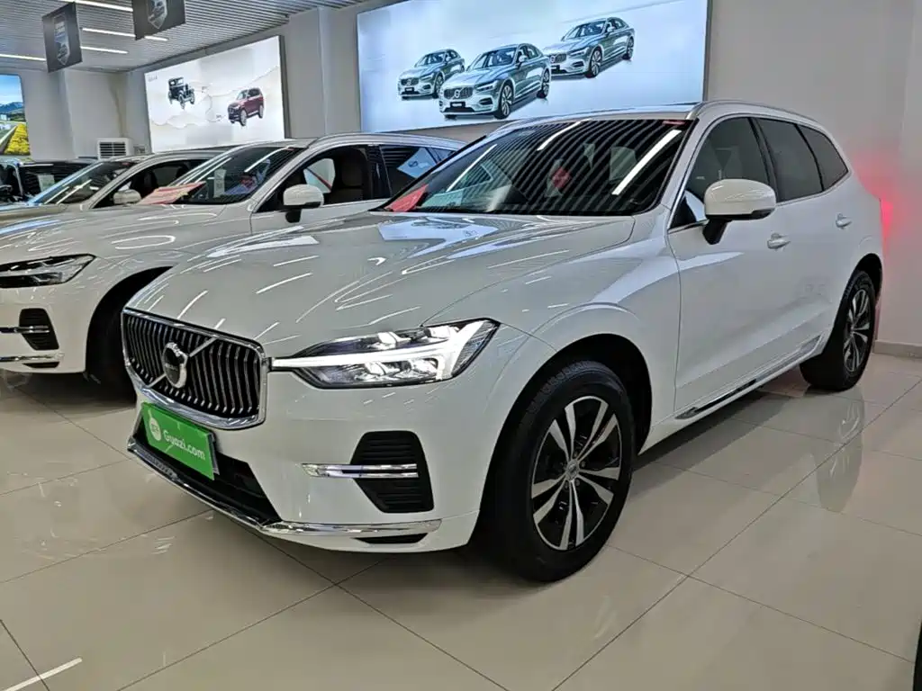 Volvo XC60 2023 — фото 1