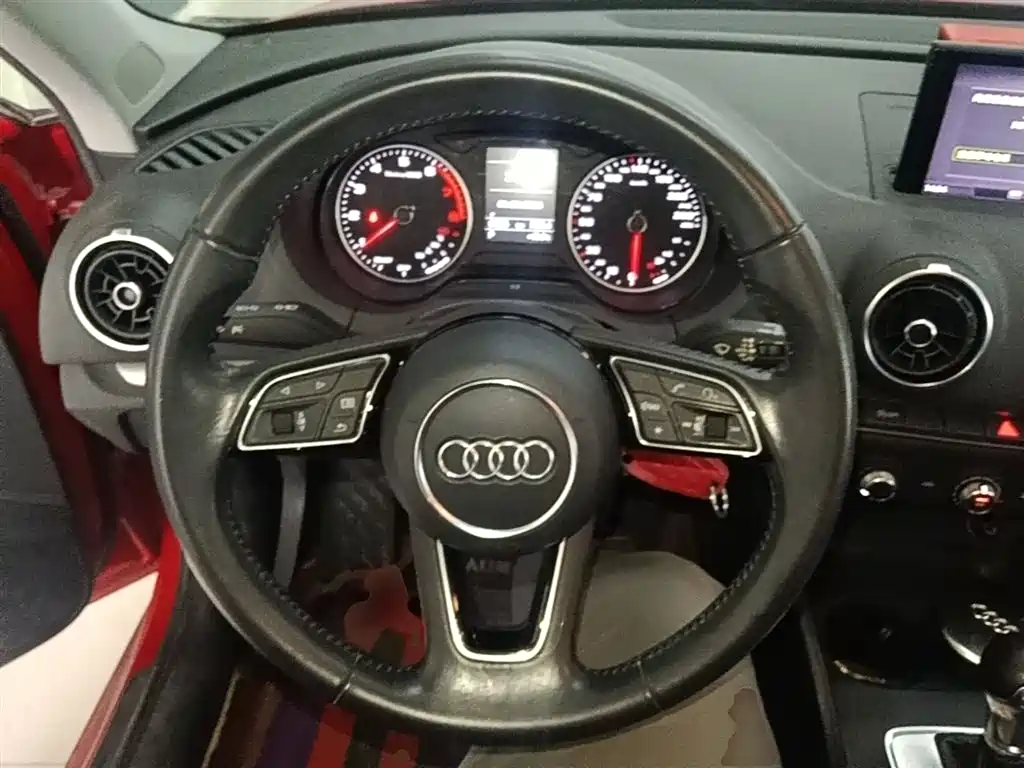 Audi A3 2018 — фото 11