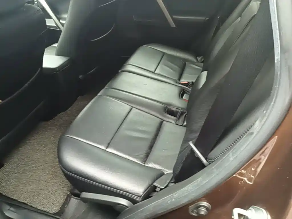 Toyota RAV4 2015 — фото 17
