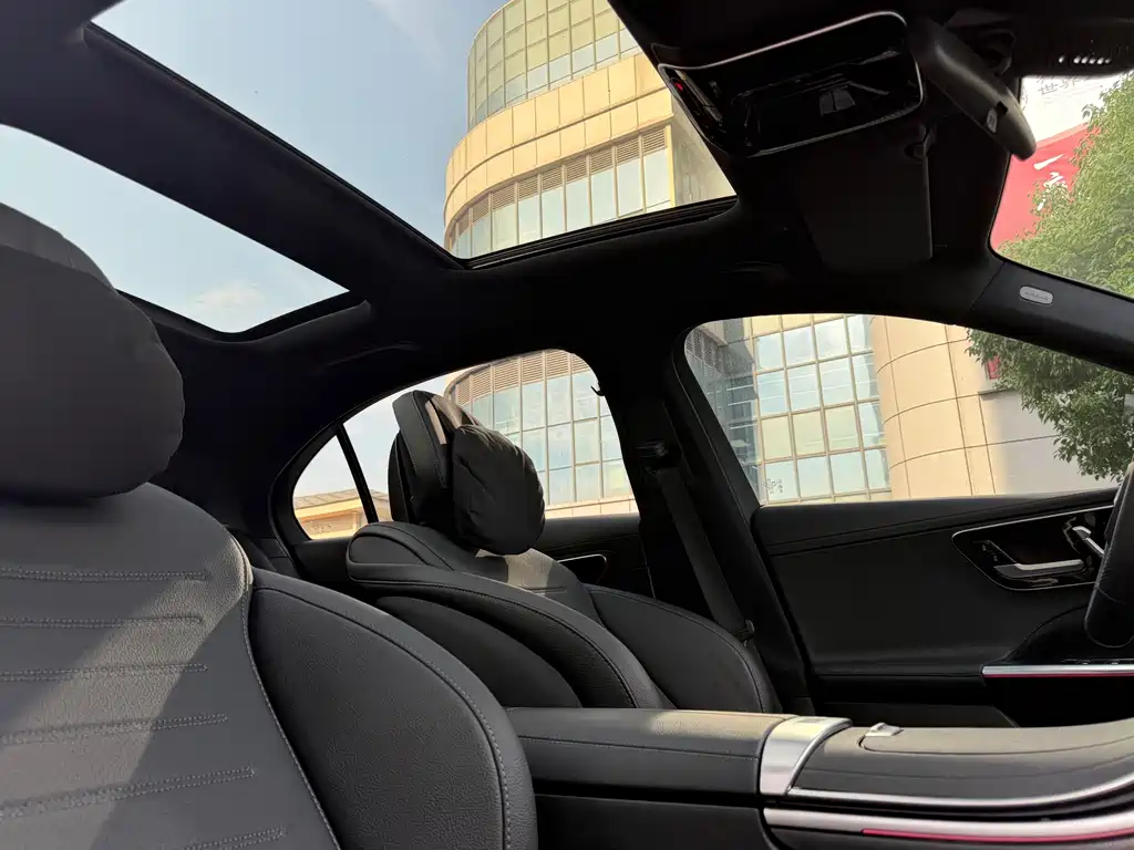 Mercedes-Benz C-Class 2025 — фото 13