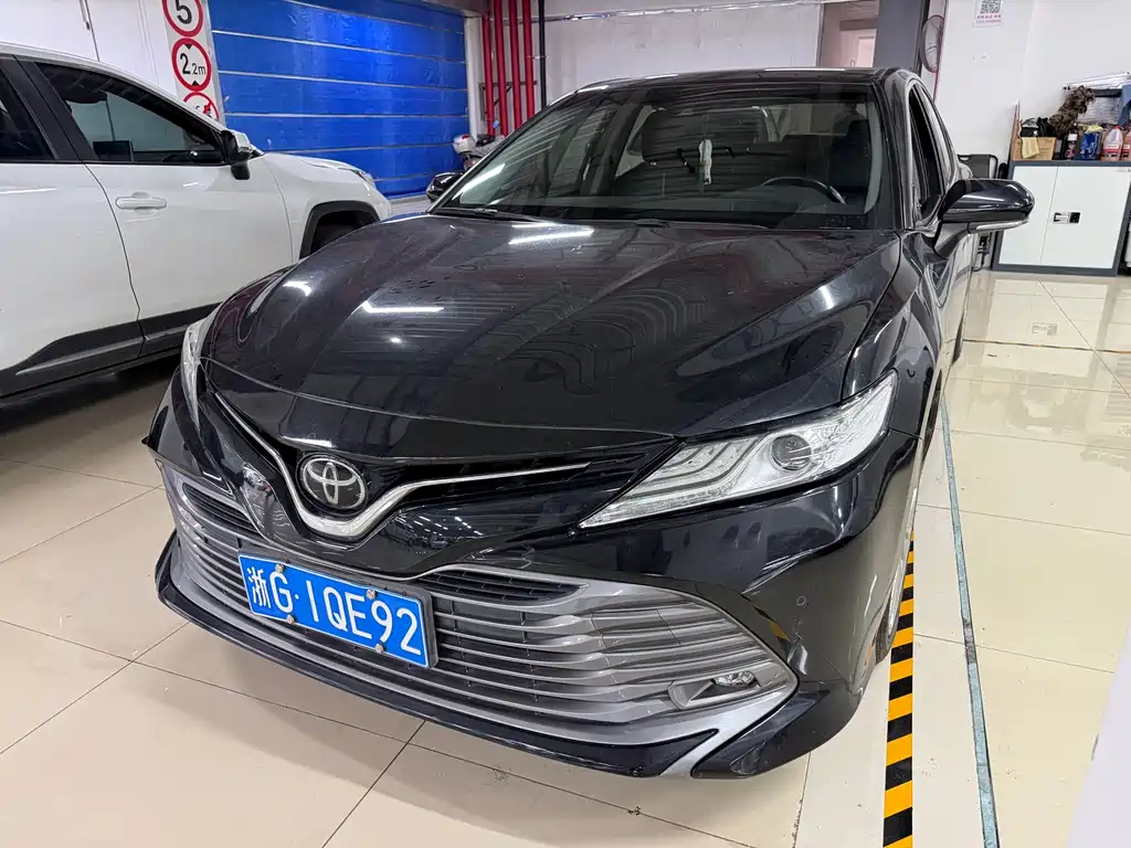 Toyota Camry 2019 — фото 1