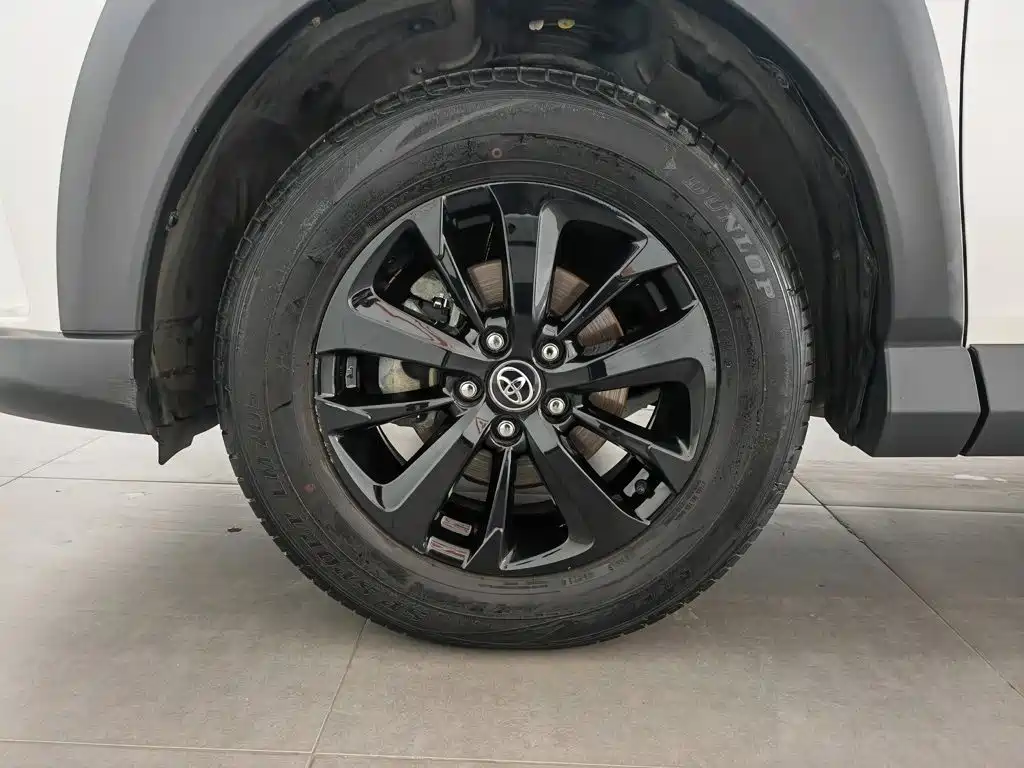 Toyota RAV4 2019 — фото 17