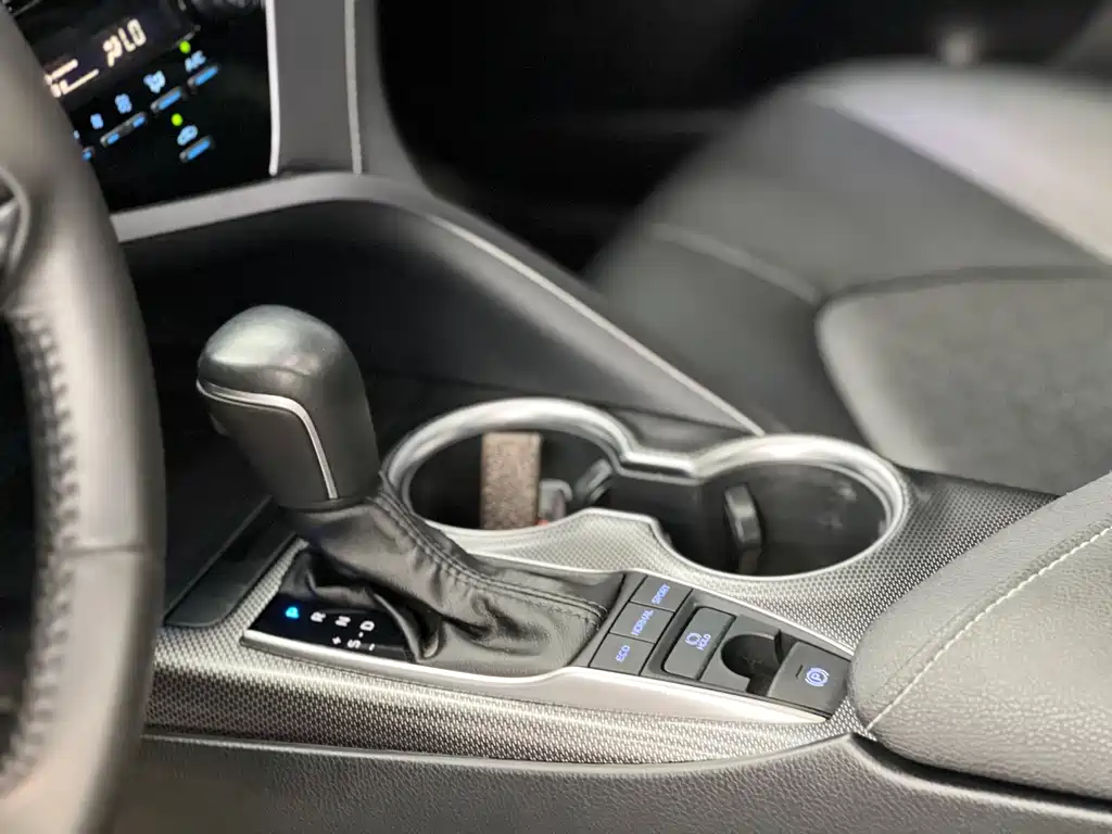 Toyota Camry 2022 — фото 13