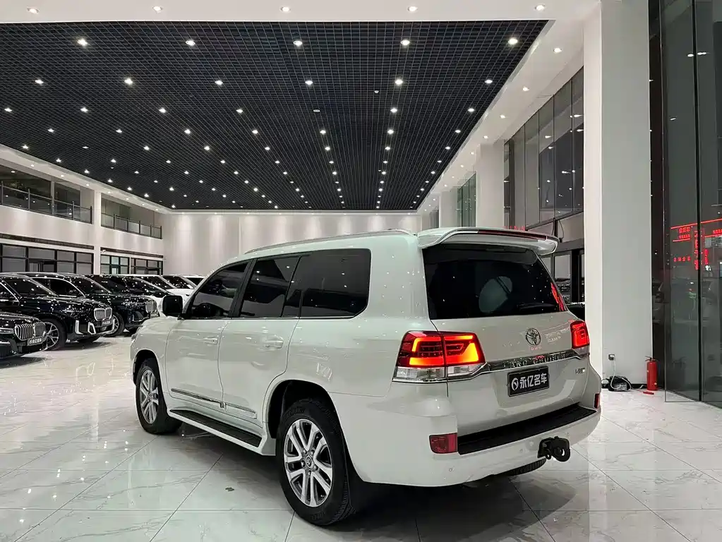 Toyota Land Cruiser 2017 — фото 12