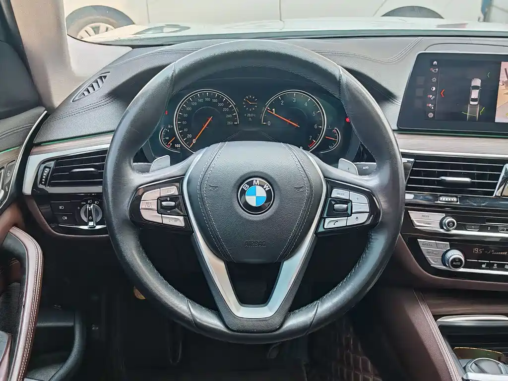 BMW 5 Series 2018 — фото 22