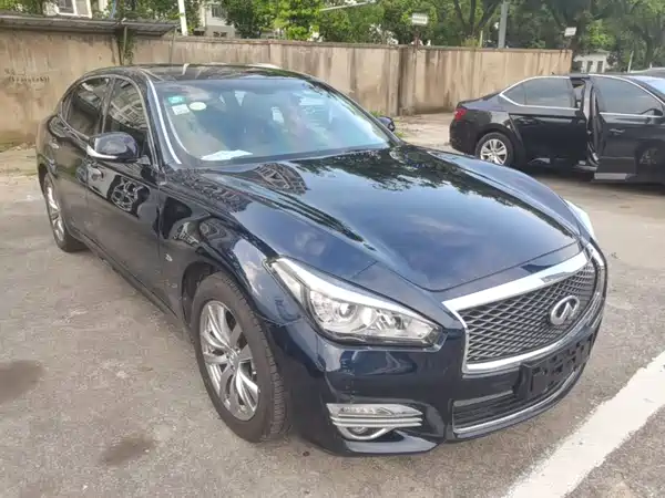 Infiniti Q70 2016