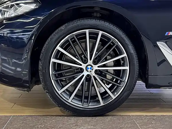 BMW 5 Series 2023