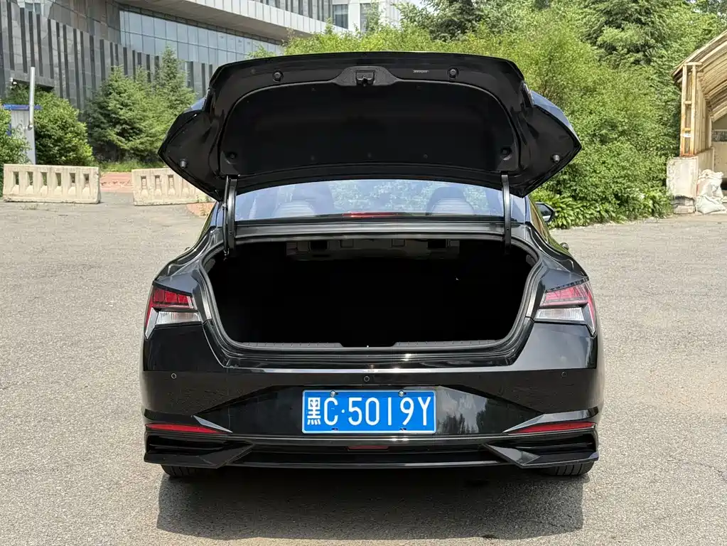 Hyundai Elantra 2023 — фото 17