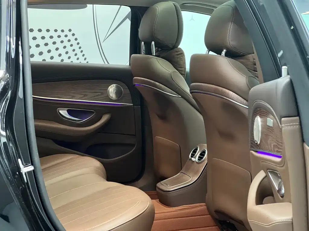 Mercedes-Benz E-Class 2023 — фото 10