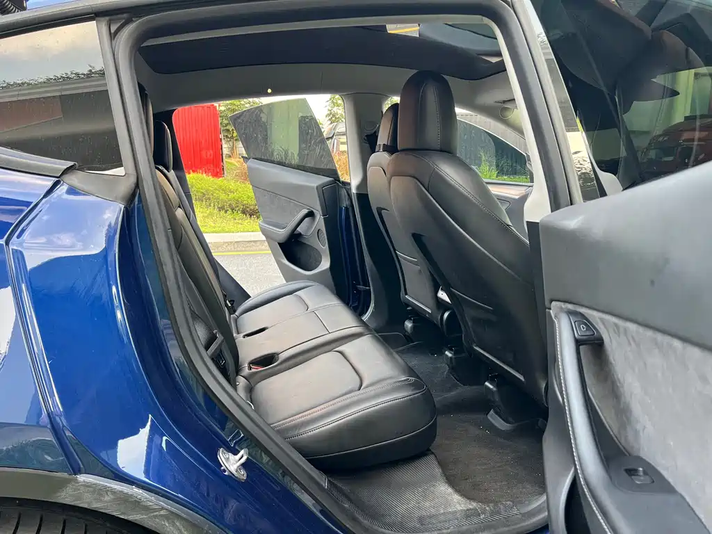 Tesla Model Y 2022 — фото 11