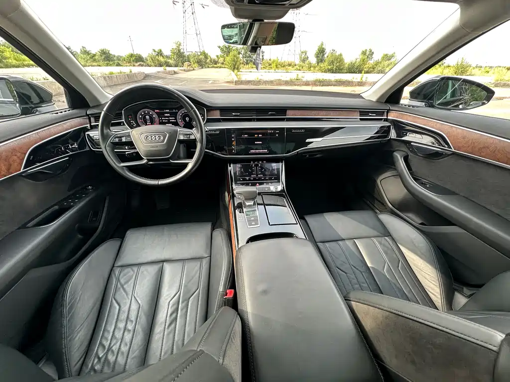 Audi A8 2019 — фото 8