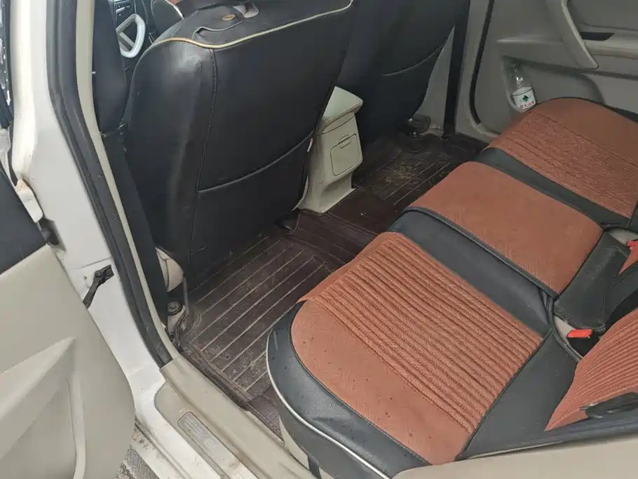 Geely Emgrand 2015 — фото 10