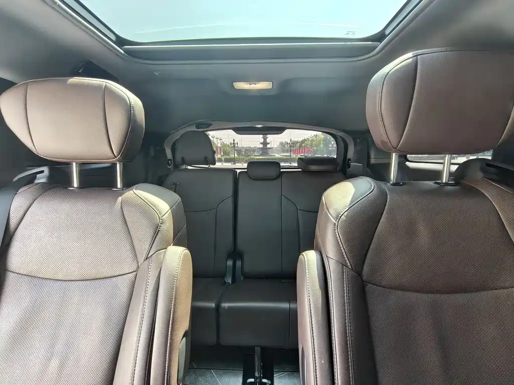 Toyota Sienna 2023 — фото 18